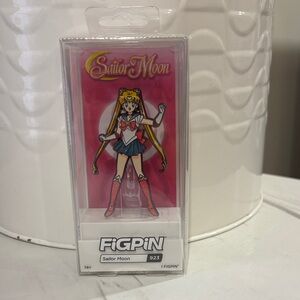 NYCC 2022 FiGPiN Sailor Moon Limited edition 1500 Glitter